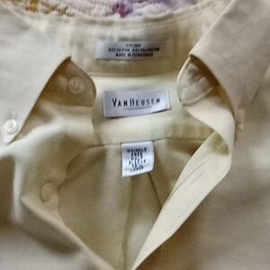 Mens pale yellow large van Heusen dress shirt